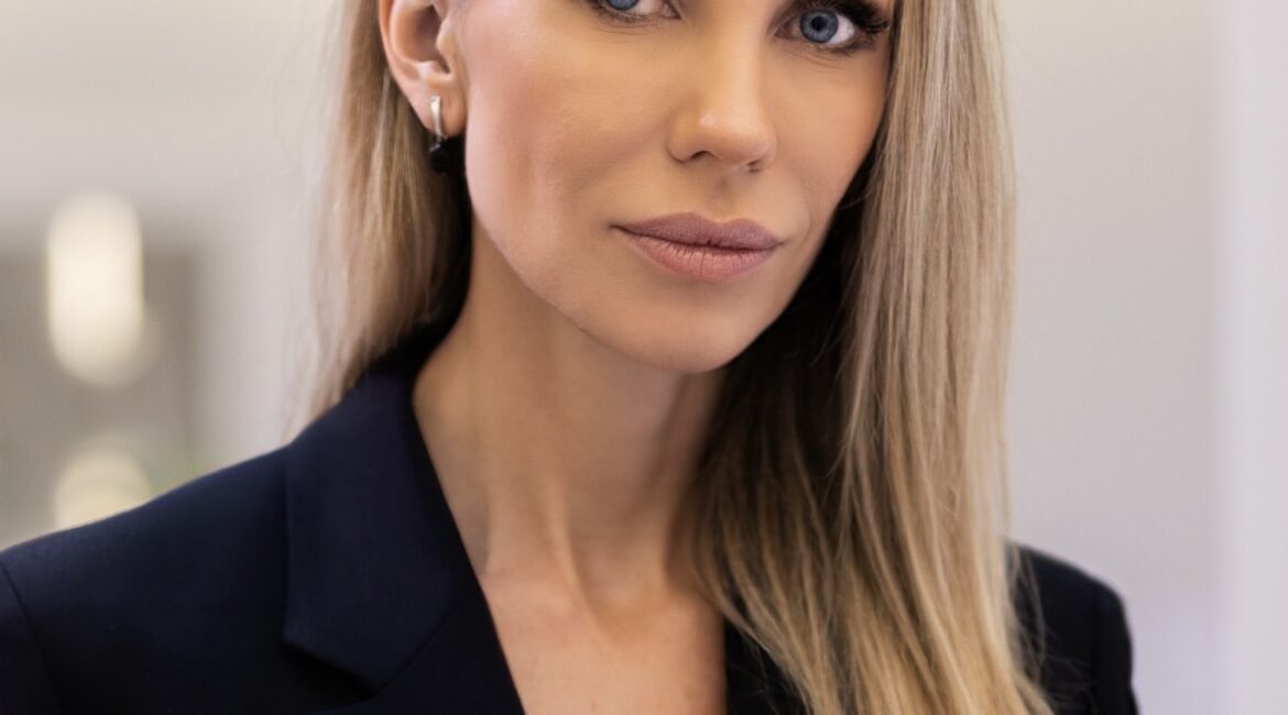 Eva-Maria Sentifoli, Valvekliinik