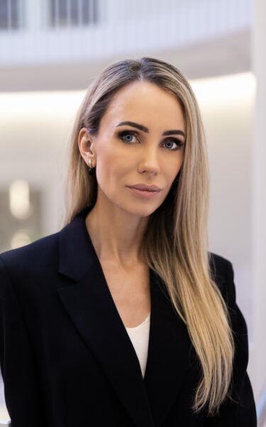 Eva-Maria Sentifoli, Valvekliinik